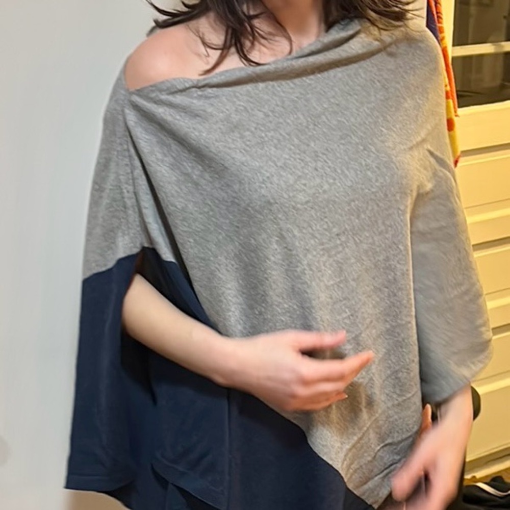 Women’s grey and blue sweater (one size)